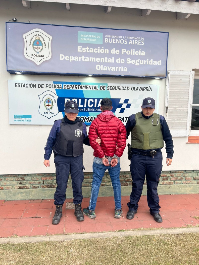 Intent� disparar contra polic�as y fue aprehendido